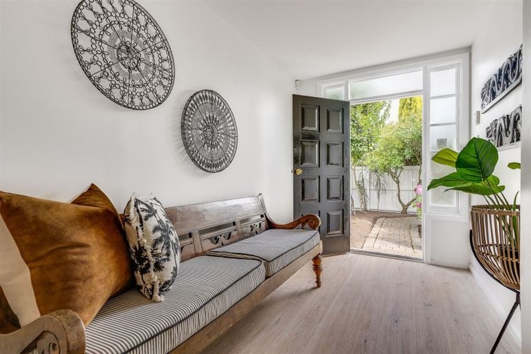 Photo of property in 137 Memorial Avenue, Burnside, Christchurch, 8053