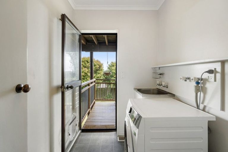 Photo of property in 1/14 Ridge Road, Waiake, Auckland, 0630