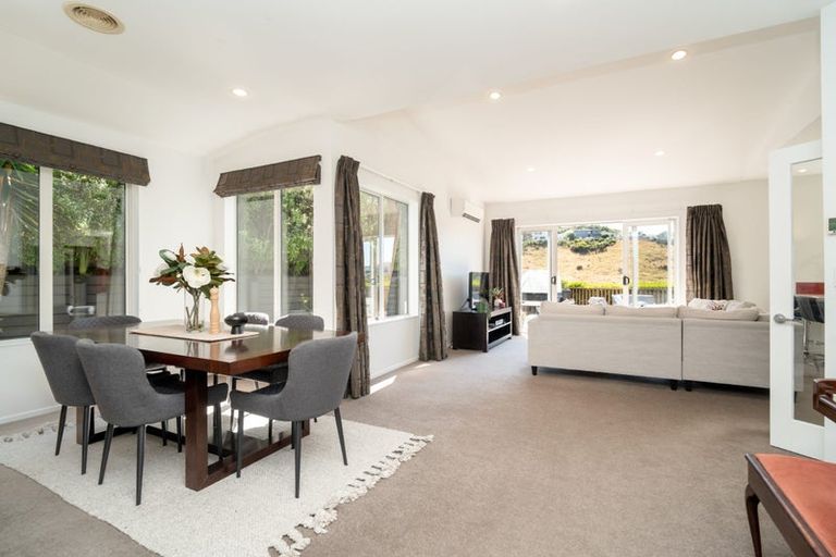 Photo of property in 58 Amesbury Drive, Churton Park, Wellington, 6037