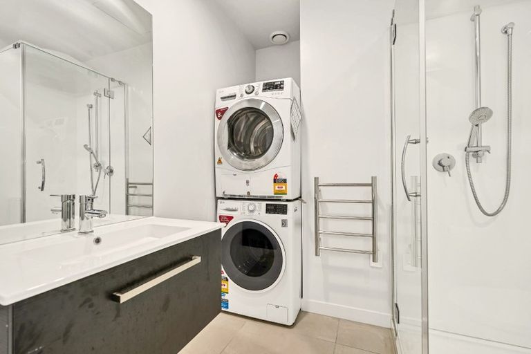 Photo of property in Frank Sargeson Apts, 403/74 Anzac Street, Takapuna, Auckland, 0622