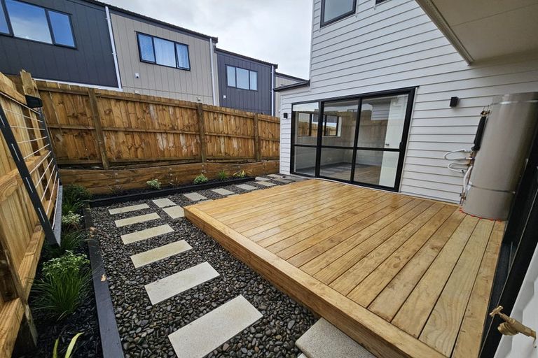 Photo of property in 4e Hepburn Road, Glendene, Auckland, 0602