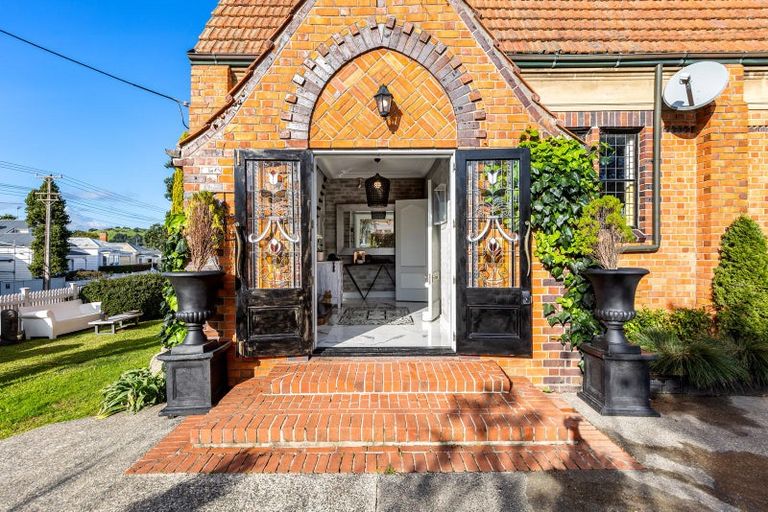 Photo of property in 95a Calliope Road, Stanley Point, Auckland, 0624