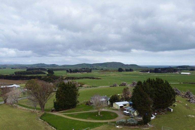 Photo of property in 2112 Orepuki Riverton Highway, Pahia, Riverton, 9881