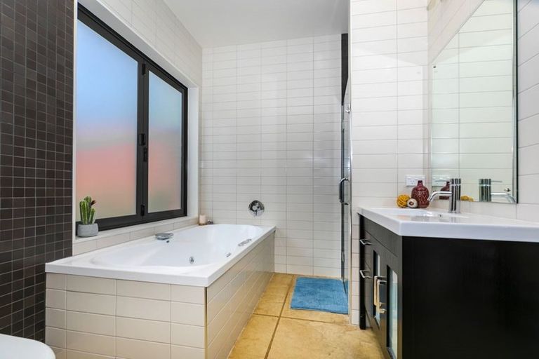 Photo of property in 1030 Peak Road, Helensville, 0875