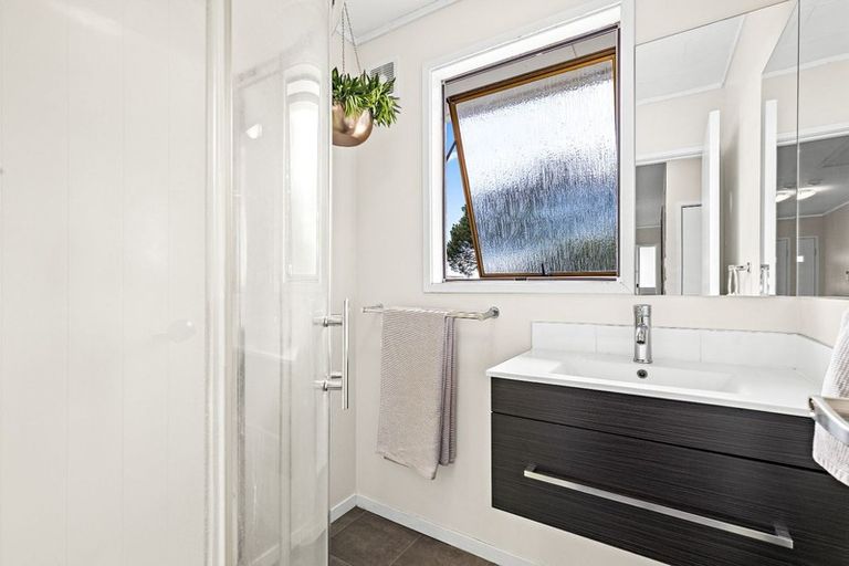 Photo of property in 50 Allington Road, Massey, Auckland, 0614