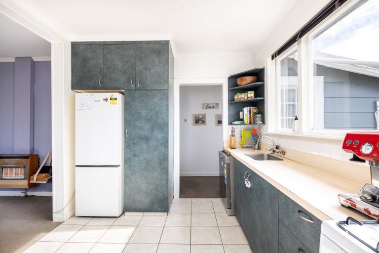 Photo of property in 52 Blake Street, Waitara, 4320