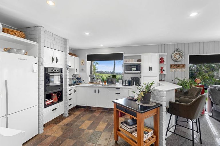 Photo of property in 24 Koputaroa Road, Levin, 5575