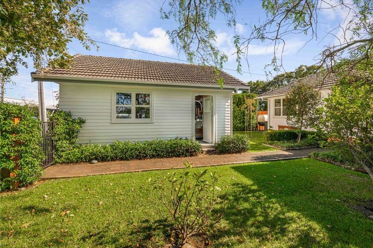 Photo of property in 36 Totara Road, Te Atatu Peninsula, Auckland, 0610