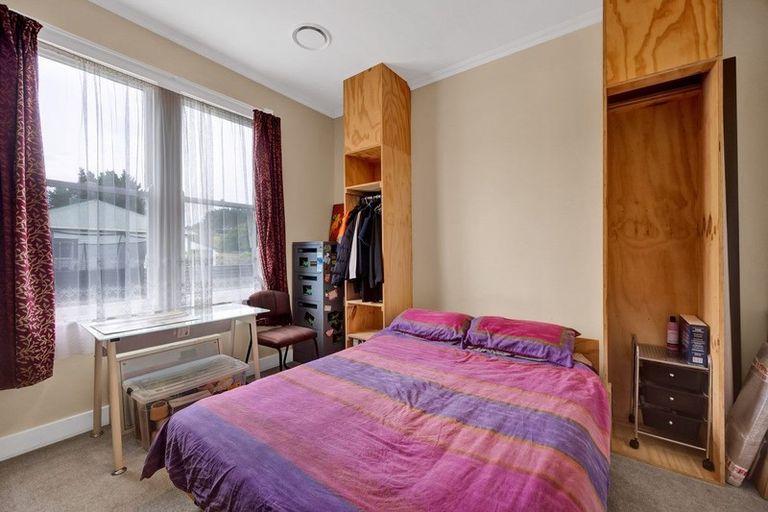 Photo of property in 221 Bridge Street, Eltham, 4322