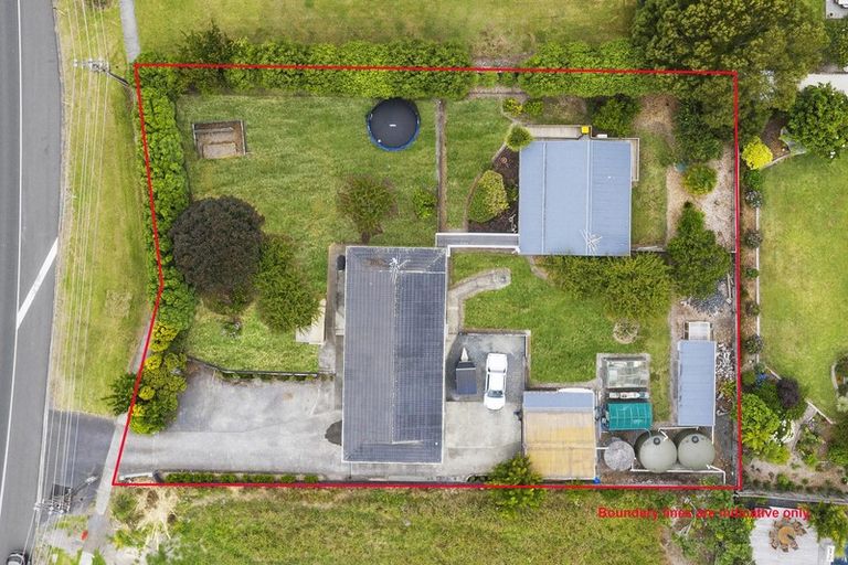 Photo of property in 395 Main Road, Huapai, Kumeu, 0810