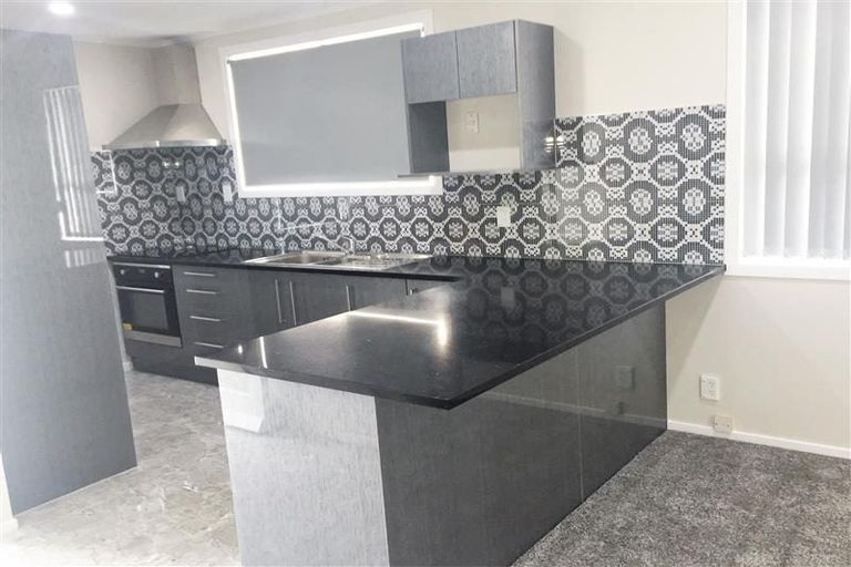 Photo of property in 521 Massey Road, Mangere, Auckland, 2022