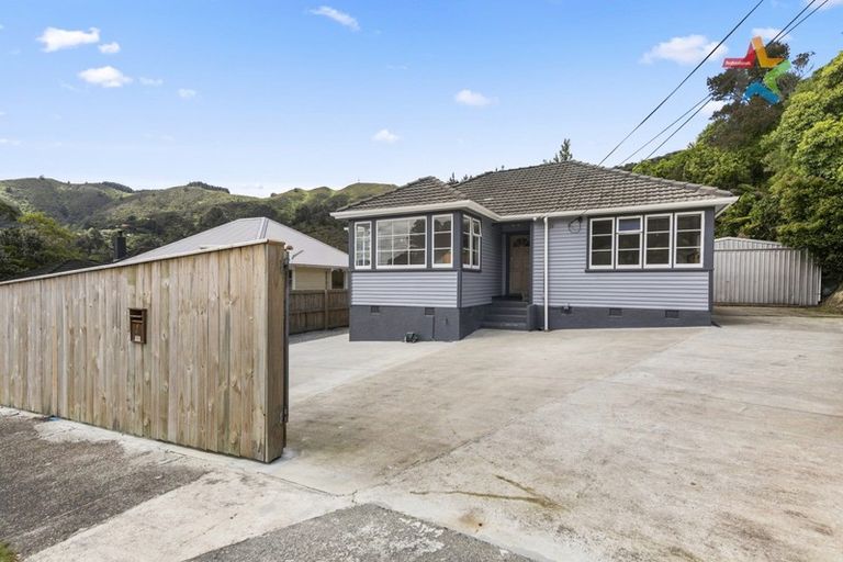 Photo of property in 4 Frethey Grove, Naenae, Lower Hutt, 5011