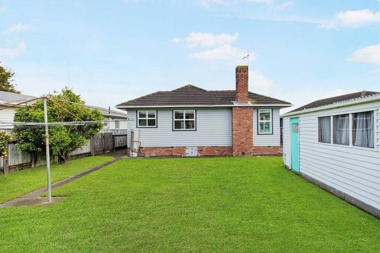 Photo of property in 48 Dale Crescent, Pakuranga, Auckland, 2010