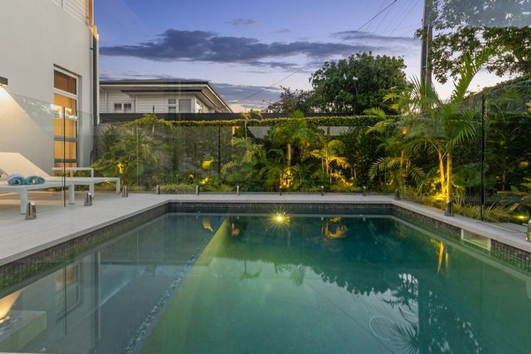 Photo of property in 8 Sylvan Park Avenue, Milford, Auckland, 0620