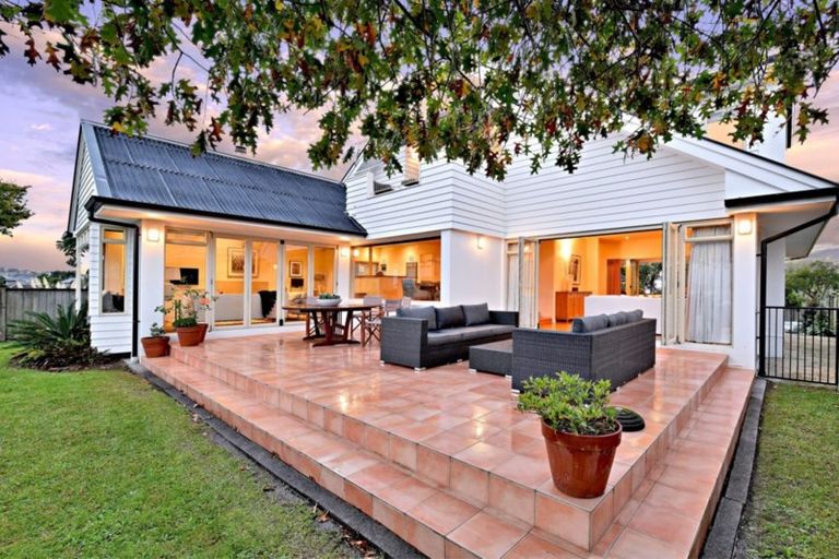 Photo of property in 25 Sylvan Avenue, Northcote, Auckland, 0627