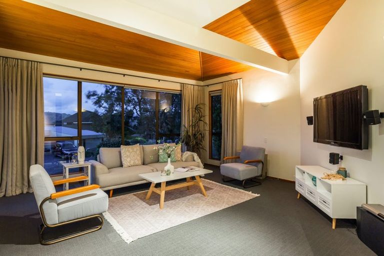 Photo of property in 14 The Crowsnest, Whitby, Porirua, 5024