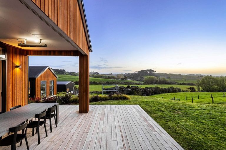 Photo of property in 56 Hull Road, Waitoki, Kaukapakapa, 0871