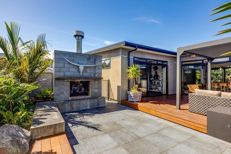 Photo of property in 11 Sumner Terrace, Aotea, Porirua, 5024