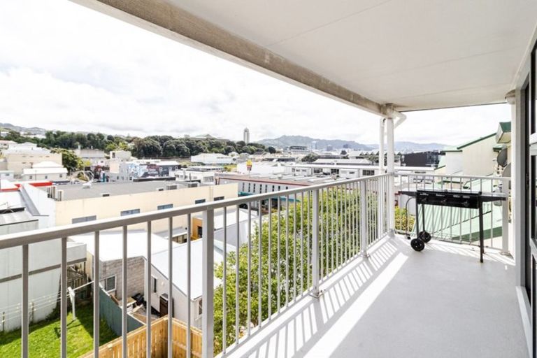 Photo of property in 23/8 Girton Terrace, Mount Cook, Wellington, 6021