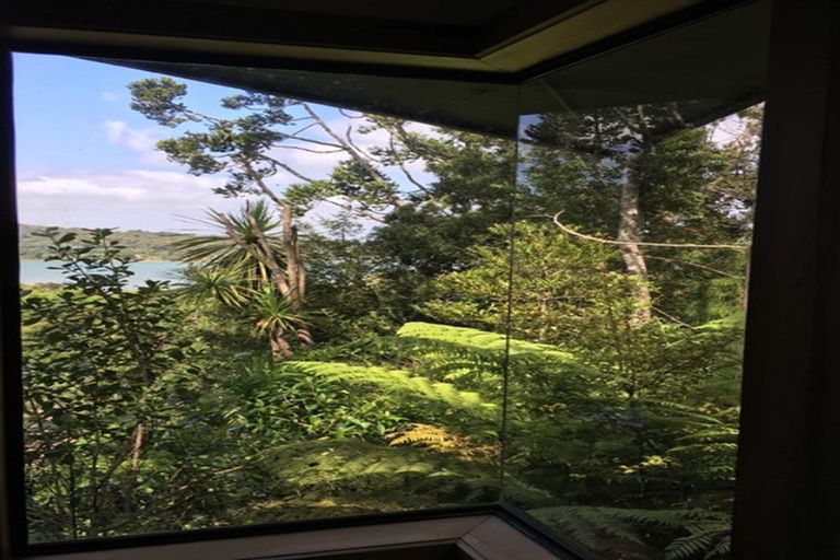 Photo of property in 3 Armour Road, Parau, Auckland, 0604