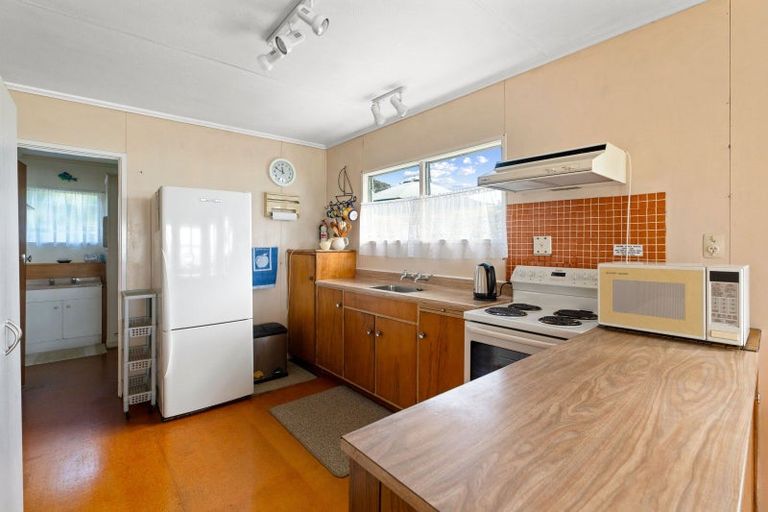 Photo of property in 233 Oakura Road, Oakura, Hikurangi, 0184