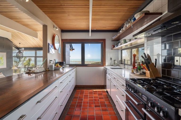 Photo of property in 14 Highbank Lane, Mount Pleasant, Christchurch, 8081