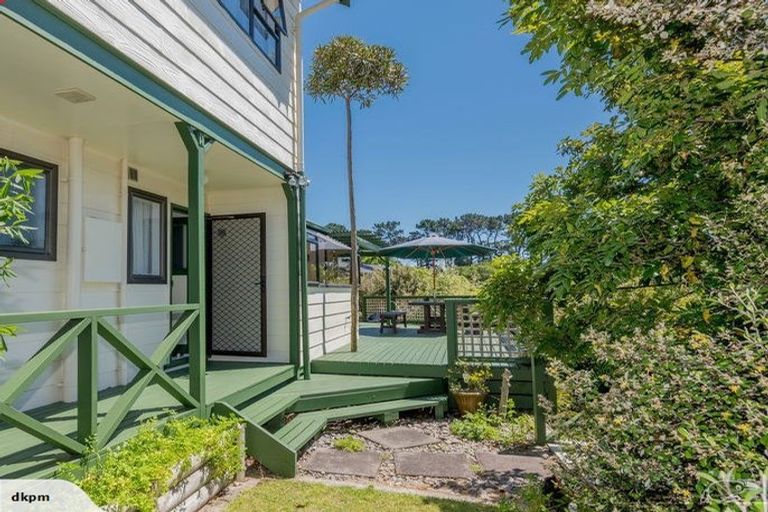Photo of property in 38 Makora Road, Otaihanga, Paraparaumu, 5036