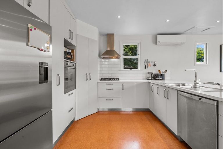 Photo of property in 180 Brooklands Road, Vogeltown, New Plymouth, 4310