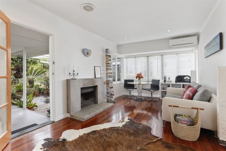Photo of property in 26 Peter Terrace, Castor Bay, Auckland, 0620