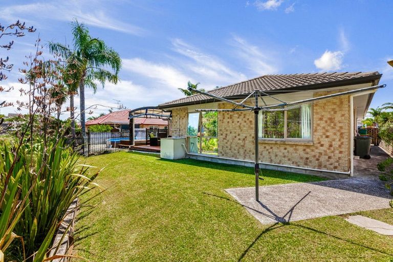 Photo of property in 14 Semillon Avenue, Henderson, Auckland, 0612