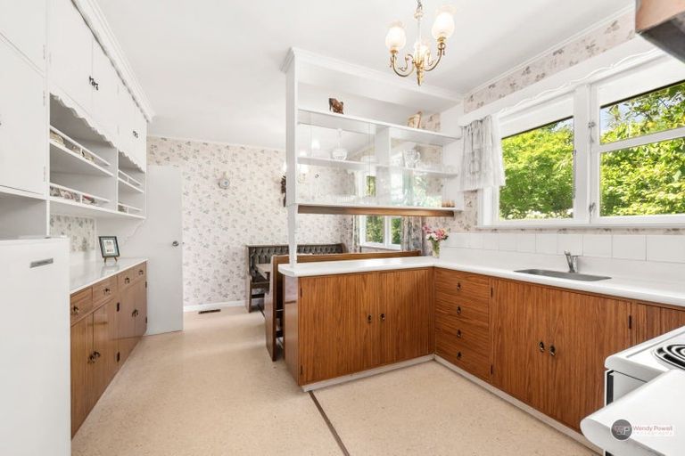 Photo of property in 15 Harewood Grove, Pinehaven, Upper Hutt, 5019