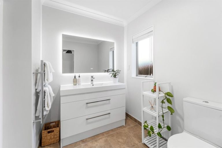 Photo of property in 32a Centreway Road, Orewa, 0931