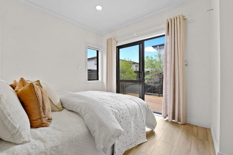 Photo of property in 791a East Coast Road, Northcross, Auckland, 0630