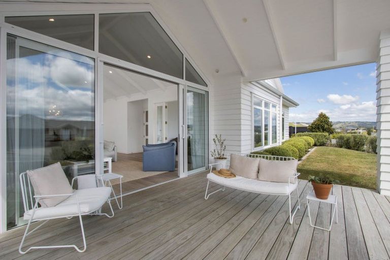Photo of property in 2 Goldstone Place, Omokoroa, 3114
