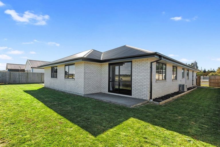 Photo of property in 32 Plover Avenue, Amberley, 7410
