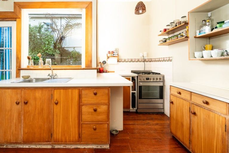 Photo of property in 44 Mills Road, Brooklyn, Wellington, 6021