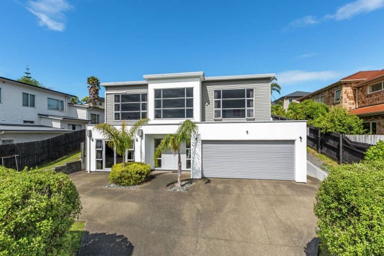 Photo of property in 24 Kittiwake Drive, Schnapper Rock, Auckland, 0632
