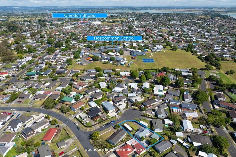 Photo of property in 3 Iris Place, Clendon Park, Auckland, 2103