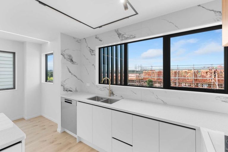 Photo of property in 20b Makomako Drive, Orewa, 0931