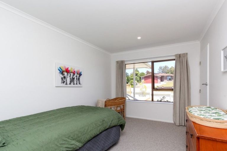 Photo of property in 60 Karina Road, Merrilands, New Plymouth, 4312