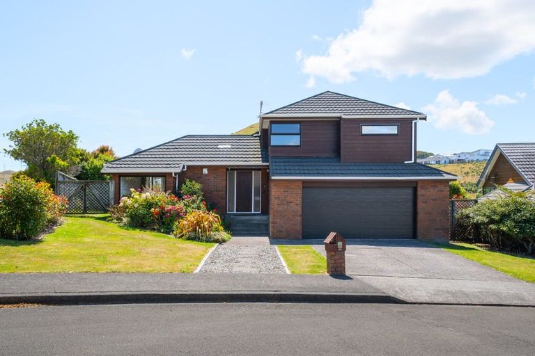 Photo of property in 14 Aintree Grove, Churton Park, Wellington, 6037