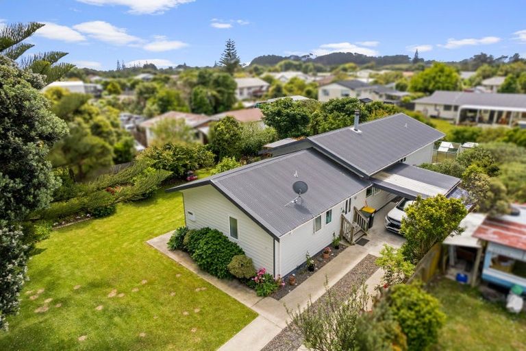 Photo of property in 20 Kiharoa Street, Otaki Beach, Otaki, 5512