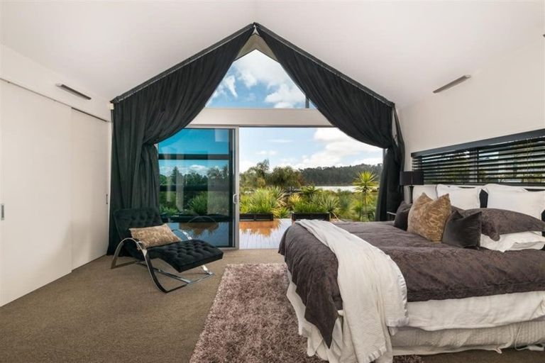 Photo of property in 6 Kerema Way, Schnapper Rock, Auckland, 0632