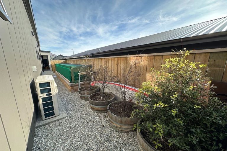 Photo of property in 10 Drysdale Road, Jacks Point, 9371