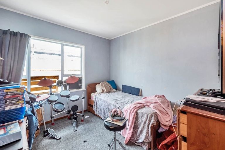 Photo of property in 15 Universal Drive, Henderson, Auckland, 0610