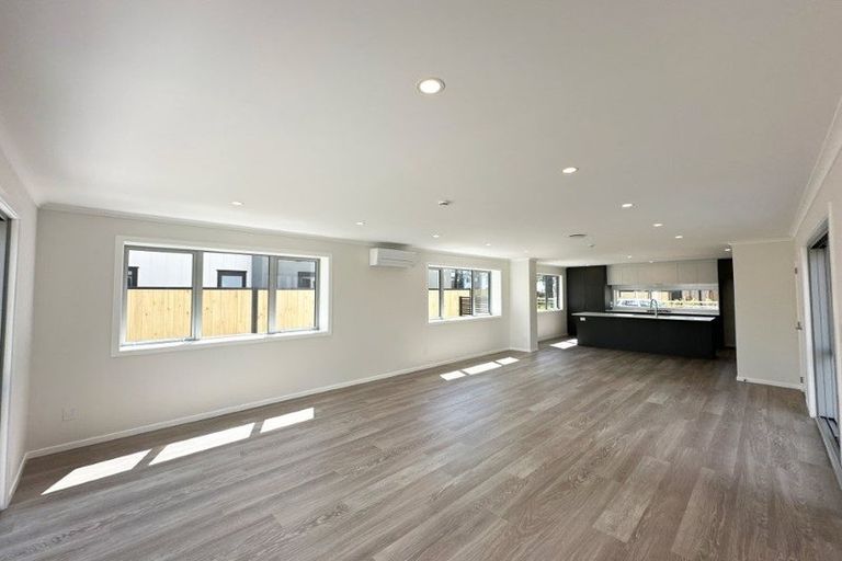 Photo of property in 91 Cynisca Crescent, Wallaceville, 5018