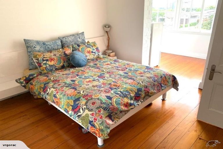 Photo of property in 27 Islington Avenue, New Lynn, Auckland, 0600