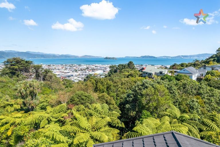Photo of property in 30 Stanhope Grove, Korokoro, Lower Hutt, 5012