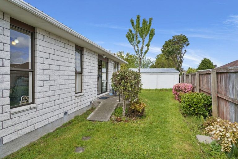 Photo of property in 1/22 Camrose Place, Ilam, Christchurch, 8041