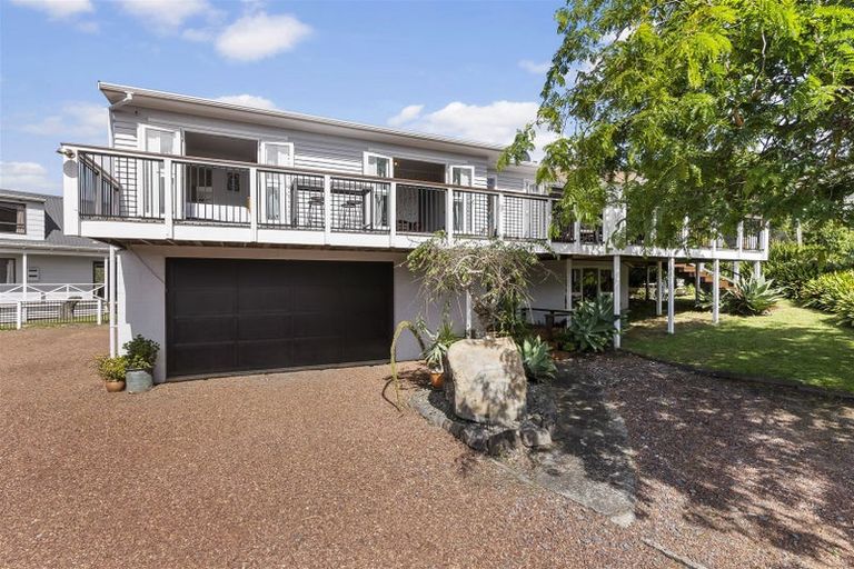 Photo of property in 76 Marine Parade, Mellons Bay, Auckland, 2014